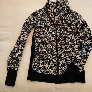 LULULEMON sweatshirt